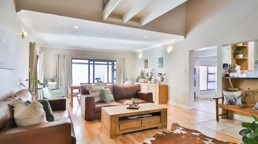 5 Bedroom Property for Sale in Bergsig Western Cape